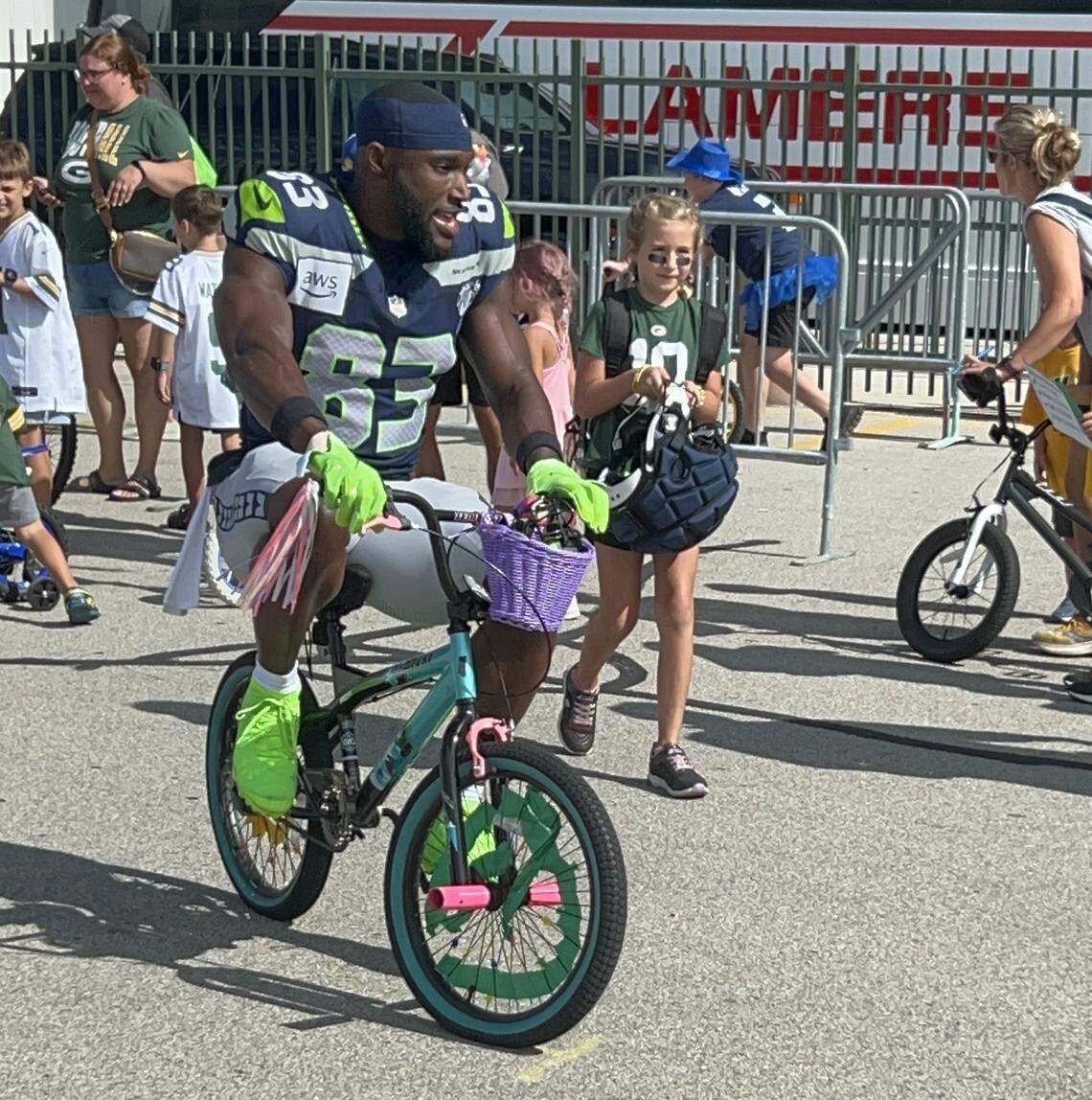 YoungBikeGBay.jpg